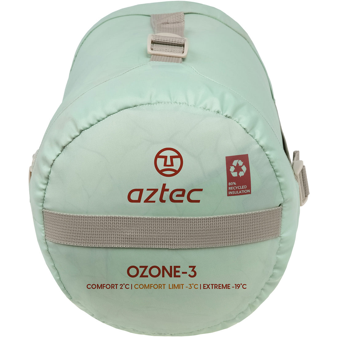 שק שינה Aztec Ozone 3 II בצבע ירוק בהיר, ארוז בשקית האחסון שלו, עם לוגו Aztec ותווית המציינת את טווחי הטמפרטורות המומלצים, עשוי מ-80% בידוד ממוחזר.