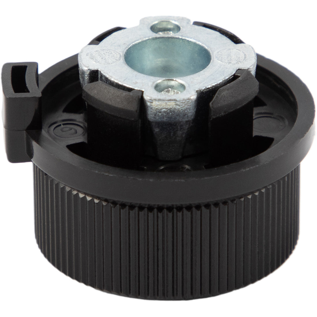 תקריב של כפתור סיבובי של מתאם גז Aztec Gas Adaptor II, בעל עיצוב שחור ועגול המשלב פלסטיק ומתכת, עם אחיזה מחורצת ותוספת מתכת במרכזו, המשמש בדרך כלל למכשירים אלקטרוניים או מכשירי חשמל.