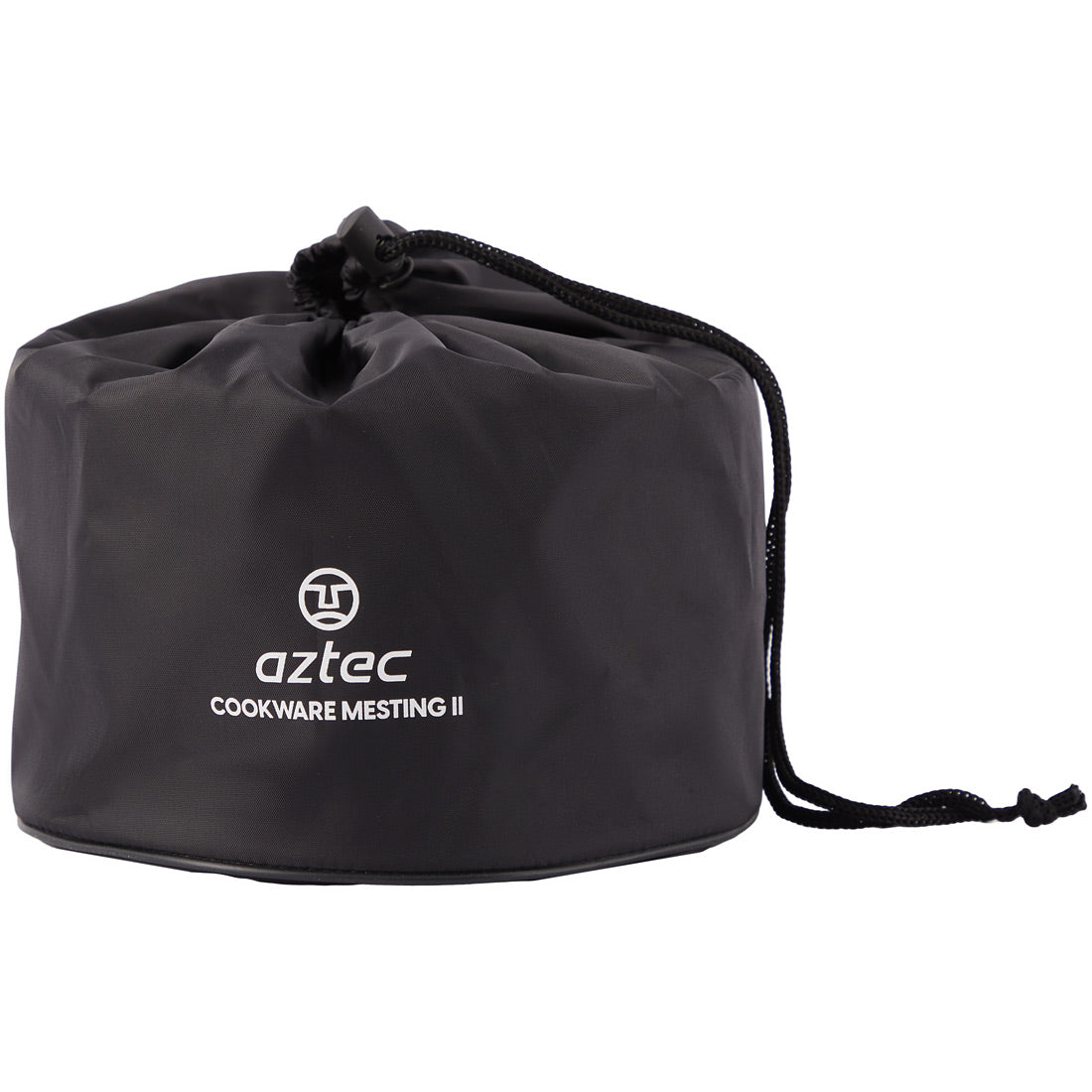 תיק שחור עם שרוך, הנושא את לוגו Aztec ואת הכיתוב "Mesting Cookware II" בחזיתו, המיועד לנשיאת כלי הבישול Aztec Mesting Cookware II לקמפינג או לצרכי בישול אחרים בשטח.