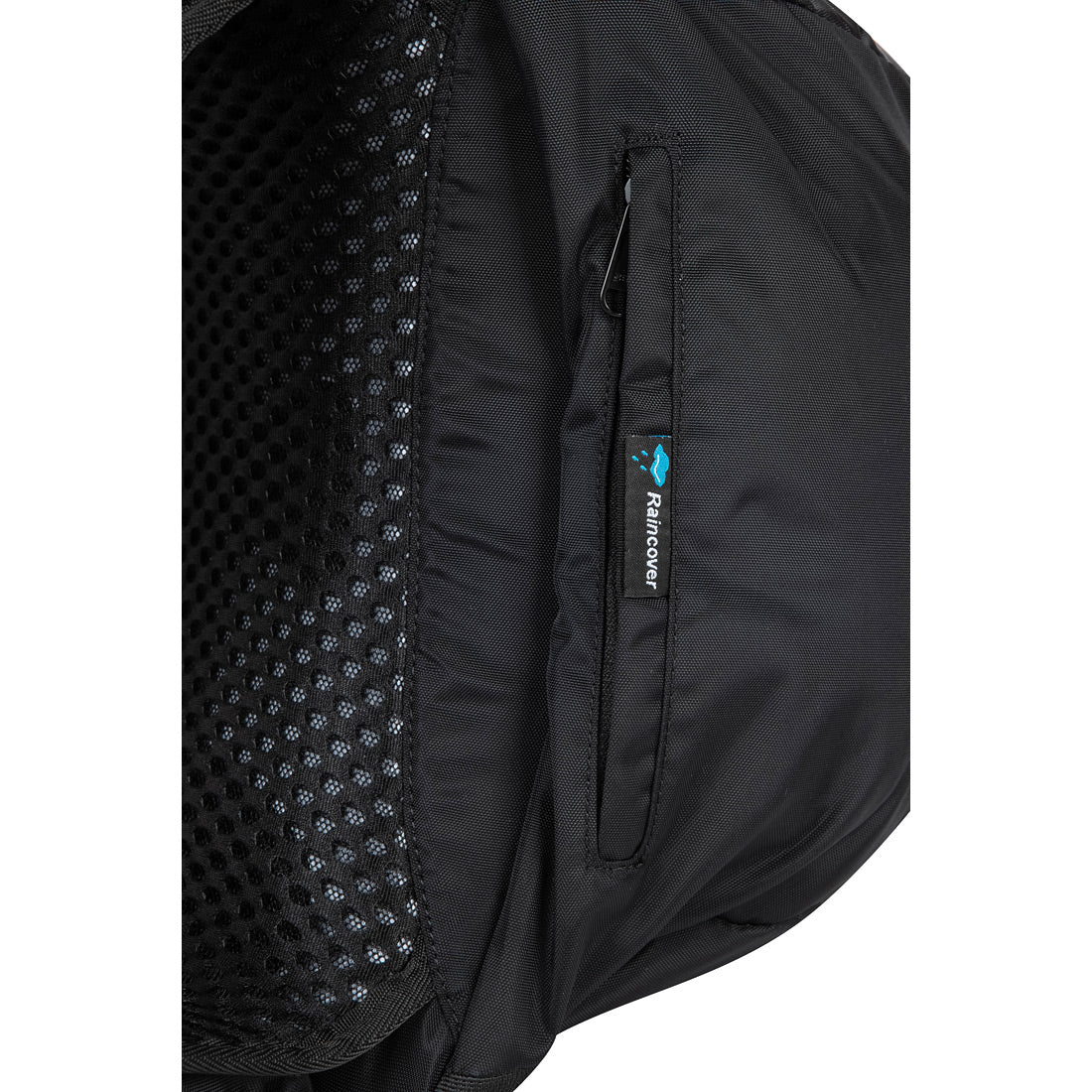 בתקריב של תרמיל Aztec Aruba 35L השחור ניתן לראות כיס עם רוכסן שעליו הכיתוב "Raincover" (כיסוי גשם) וסמל של מטריה כחולה, וכן ריפוד רשת בצד.