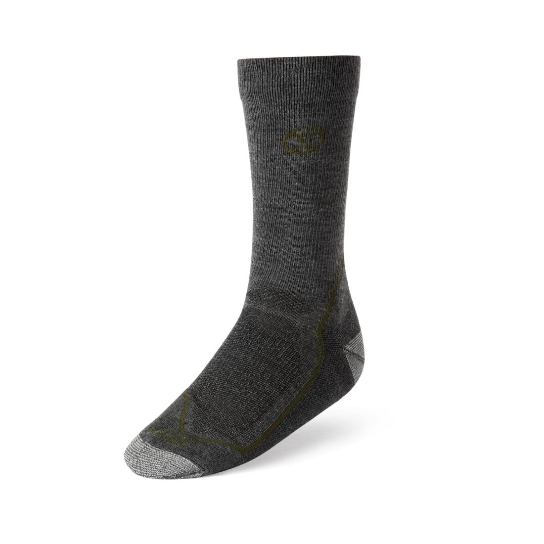 ה-Aztec Merino Light II Army מבית Aztec הוא גרביים קצרים מצמר מרינו בצבע אפור כהה, עם נגיעות של אפור בהיר בקצות האצבעות ובעקב, תפרים עדינים וסמל קטן בחלק העליון.