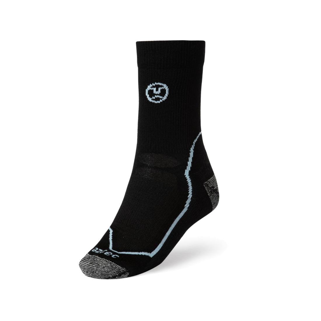 גרבי הטיולים Aztec Merino Light II בצבע שחור כוללים נגיעות בצבע תכלת, חיזוק בעקב ובקצה, ולוגו מעגלי בחלק העליון. גרביים קלים אלה של Aztec מוצגים במצב זקוף על רקע לבן.