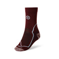 גרבי טיולים Aztec Merino Light II בצבע בורדו, עם נגיעות לבנות, לוגו עגול קטן בחלק העליון והכיתוב "elite" על קצה הבוהן, מוצגים על רקע לבן חלק. אידיאליים למי שמחפש גרבי טיולים קלים מבית Aztec.