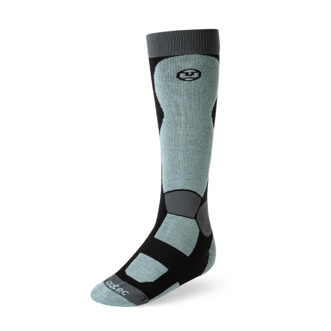 גרבי הספורט Aztec Merino Snowboard II הם גרביים ספורטיביים בגובה הברך בצבעי תכלת ושחור עם נגיעות אפורות, העשויים מצמר מרינו רך לנוחות בסנובורד, עם לוגו Aztec בחלק העליון ודוגמאות גיאומטריות בכף הרגל ובשוק.