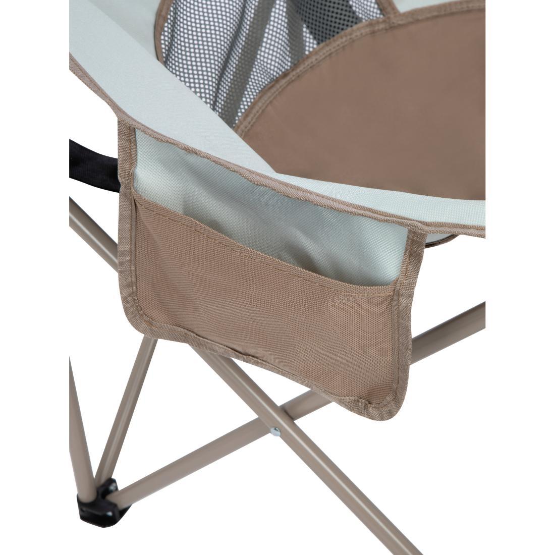 תקריב של כיסא קמפינג מתקפל Aztec Moonox בצבע תכלת/חום X3, עם משענת גב מרשת, כיס אחסון צדדי, מסגרת מתכת יציבה ומושב בד נוח, המוצב על שטיח תואם.