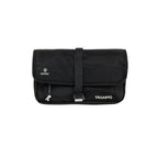 תיק נסיעות מלבני בצבע שחור של המותג Aztec מבית Vagabag, הכולל סגירת דש, רצועת אבזם וכיס קדמי עם רוכסן, ועליו הכיתוב "Aztec" ו-"Vagabag" מודפס בלבן בחזית.