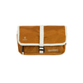 תיק כתף קטן ומלבני בצבע חום של המותג Aztec Vagabag, עם גימור ורצועה לבנים, ועליו שם המותג ולוגו Aztec האופייני מודפסים על הדש הקדמי.