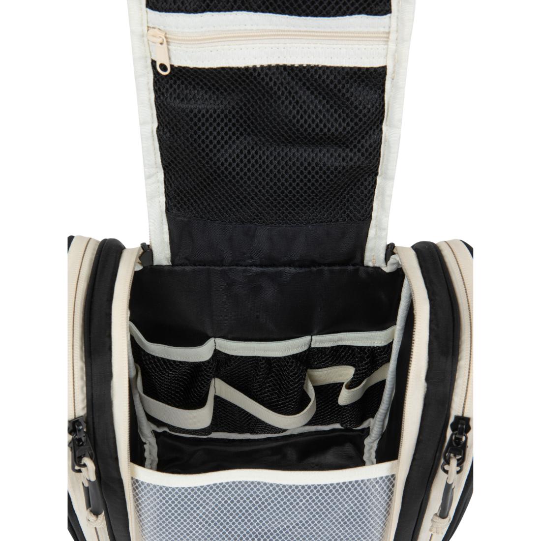 תיק הגב Aztec Voyabag בצבעי בז' ושחור, עם מספר כיסים פנימיים מרשת ובד לאחסון מסודר, הכולל תאים עם רוכסן ותאים פתוחים בתא הראשי ובתוך המכסה.