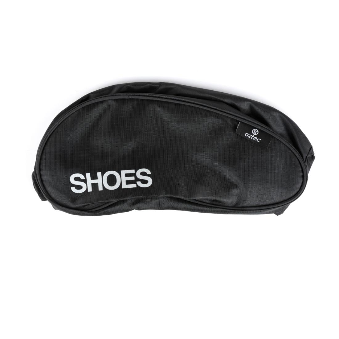 תיק נעליים שחור עם רוכסן, שעליו הכיתוב "SHOES" באותיות לבנות, עם לוגו קטן של Aztec ותווית בפינה הימנית העליונה — אידיאלי לשימוש עם מארגני הנסיעות של Aztec (5 יח'!) וציוד נסיעות אחר.