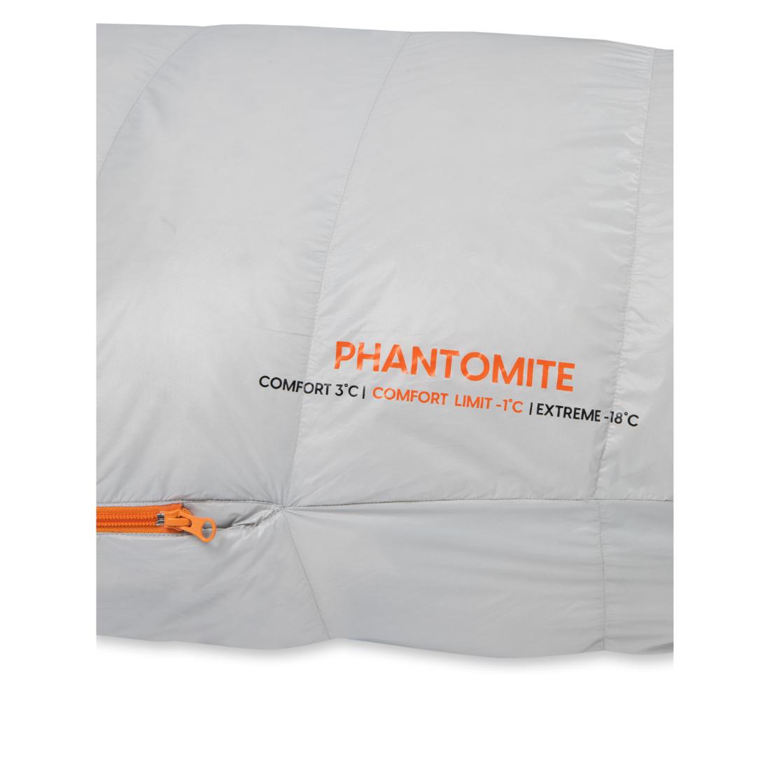 תקריב של שק השינה Aztec Phantomite -1 בצבע אפור בהיר, עם רוכסן כתום ופרטי טמפרטורה (טמפרטורת נוחות 3°C, טמפרטורת גבול נוחות -1°C, טמפרטורה קיצונית -18°C) המודפסים בכתום ובשחור על הבד.