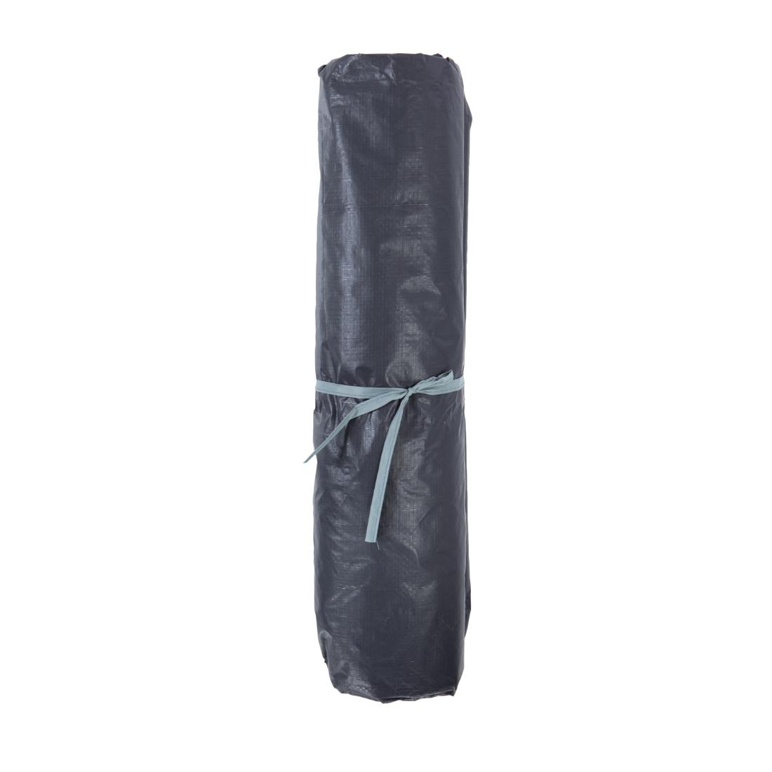אוהל Aztec Element 2p Clip מגולגל בצבע אפור כהה, קשור ברצועה בצבע תכלת, ניצב זקוף על רקע לבן חלק.
