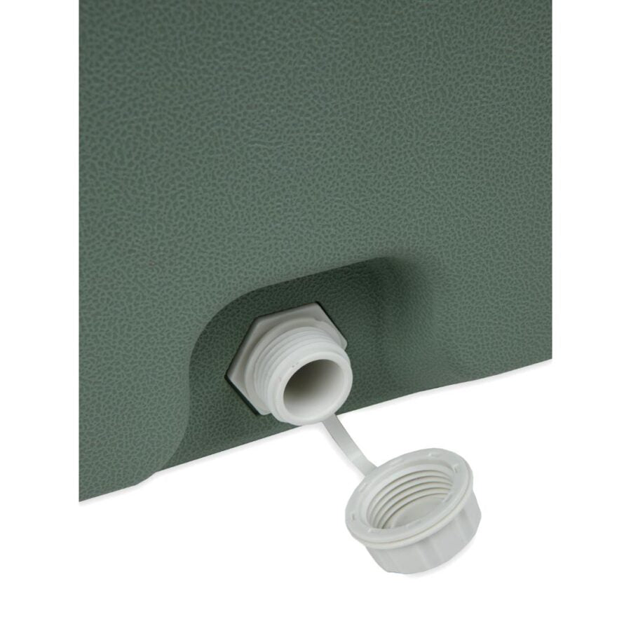 תקריב של מיכל Aztec Glaze 45L 4.5Lx3 בצבע ירוק ומרקם, מתוצרת Aztec, הכולל זרבובית פלסטיק לבנה ומכסה הברגה המחובר באמצעות רצועה גמישה, המוצג כשהוא מפורק כדי להראות את הפתח.