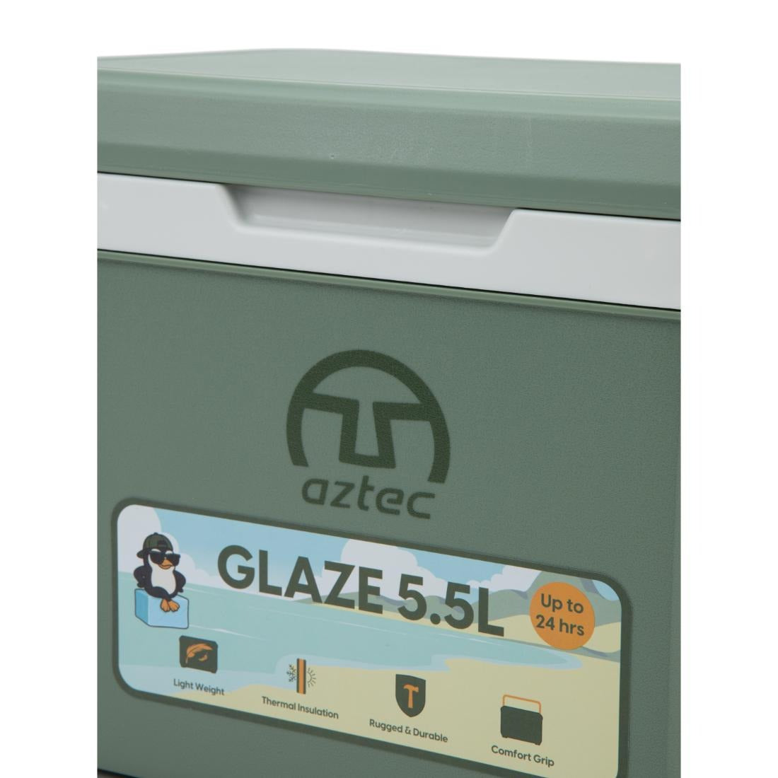 תקריב של צידנית "Aztec Glaze" בצבע ירוק (5.5 ליטר) מבית Aztec, המתאפיינת בעיצוב קל משקל, בידוד תרמי, עמידות גבוהה, אחיזה נוחה וקירור למשך 24 שעות. זמינה גם בנפחים של 16 ליטר ו-45 ליטר.