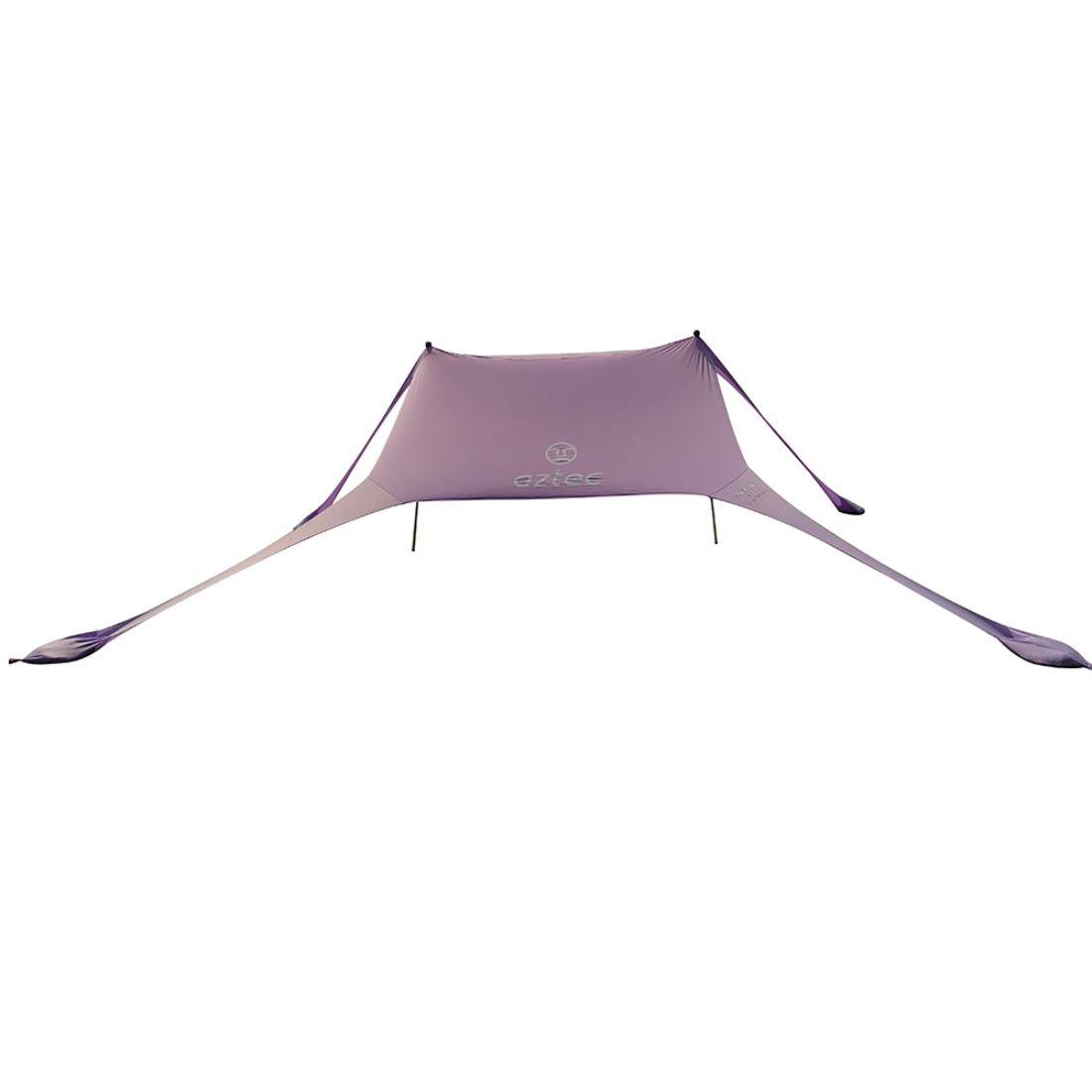 אוהל שמש משולש בצבע סגול מדגם Aztec Sunbag M, בעל שלוש רגליים המותקנות בקרקע, מוצג על רקע לבן, ועליו לוגו עדין במרכז.