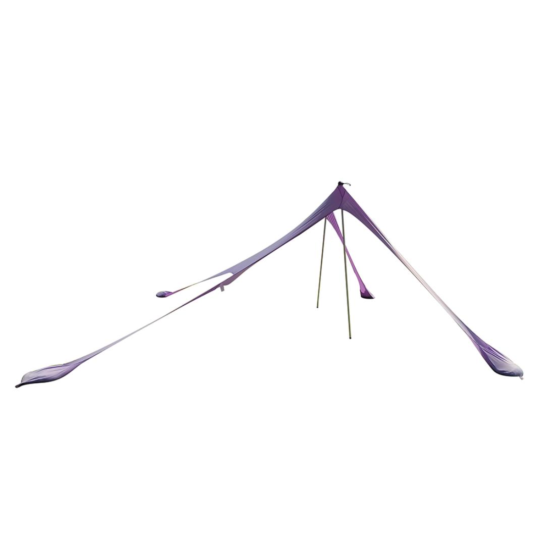 אוהל מינימליסטי בצבעי סגול ולבן מדגם Aztec Sunbag M, בעל שלושה מוטות התומכים בבד משולש, המעוגן בשלושה נקודות על הקרקע על רקע לבן.