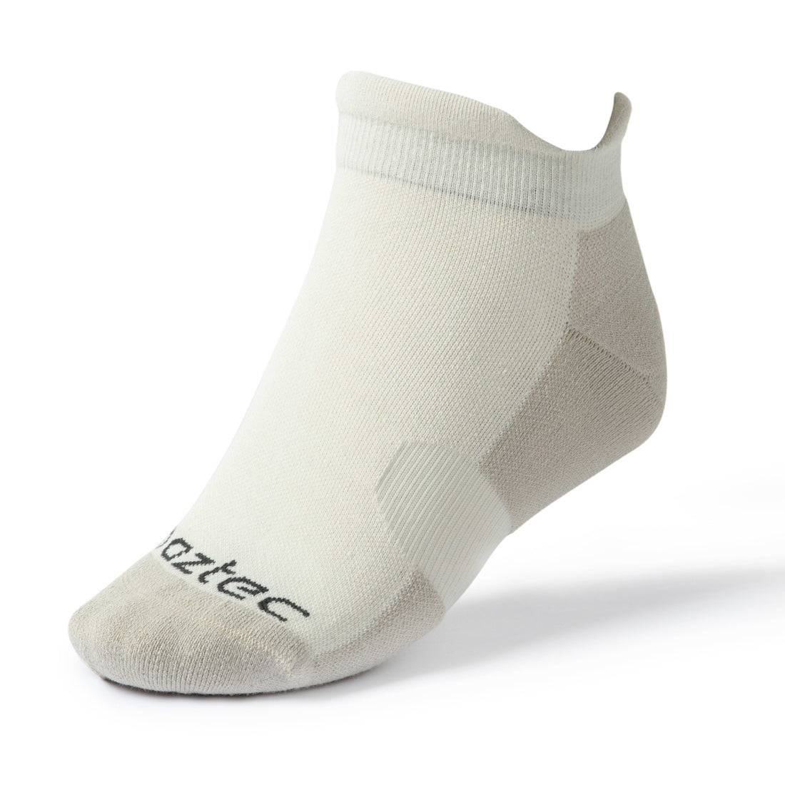 גרביים קצרים לבנים מבית Aztec מדגם Rhyo Run Coolmax, עם נגיעות בצבע אפור בהיר ולוגו שחור על קצה הבוהן, עשויים מבד COOLMAX המעניק אוורור מעולה — התאמה מושלמת לנעלי הריצה האהובות עליך מבית RHYO RUN, מוצגים על רקע לבן חלק.