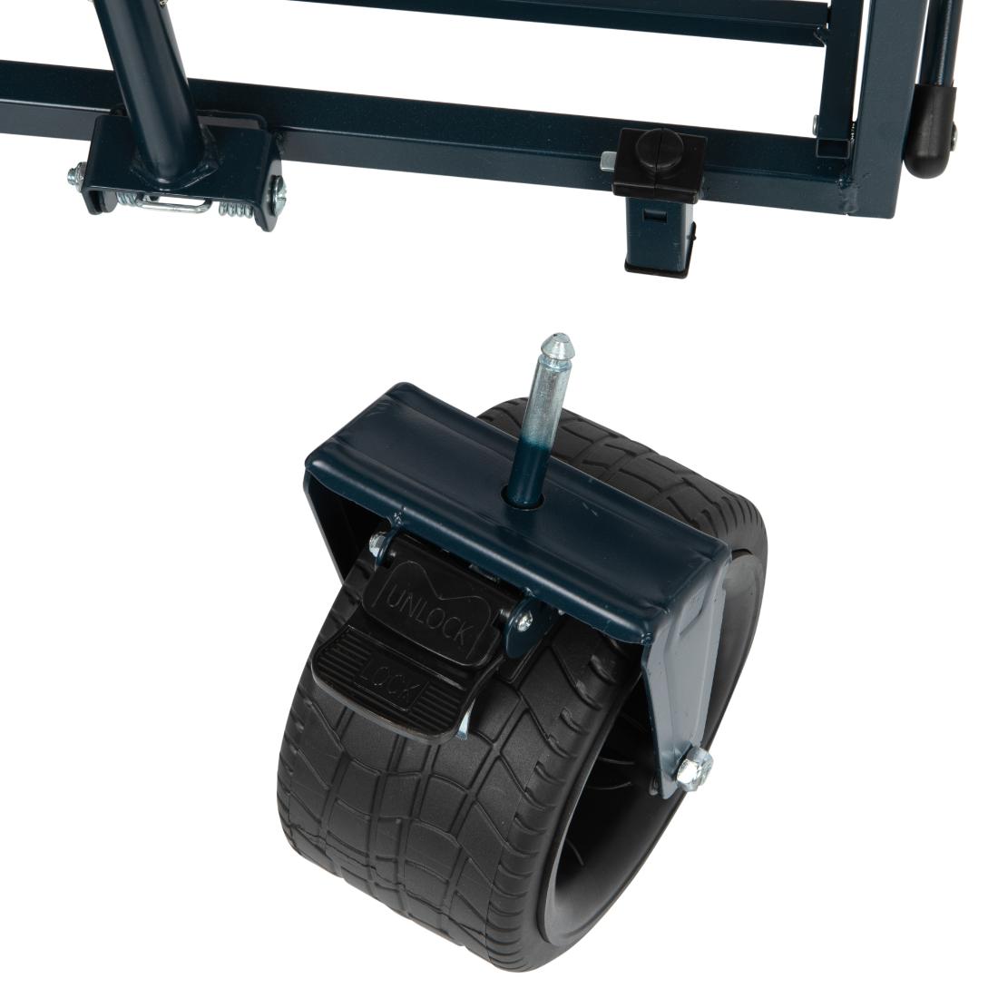 גלגל מסתובב מסוג Scorpion Click Cart של Aztec, הכולל מנגנון בלימה לנעילה מסוג Scorpion Click הממוקם מתחת לנקודת החיבור למסגרת המתכת.