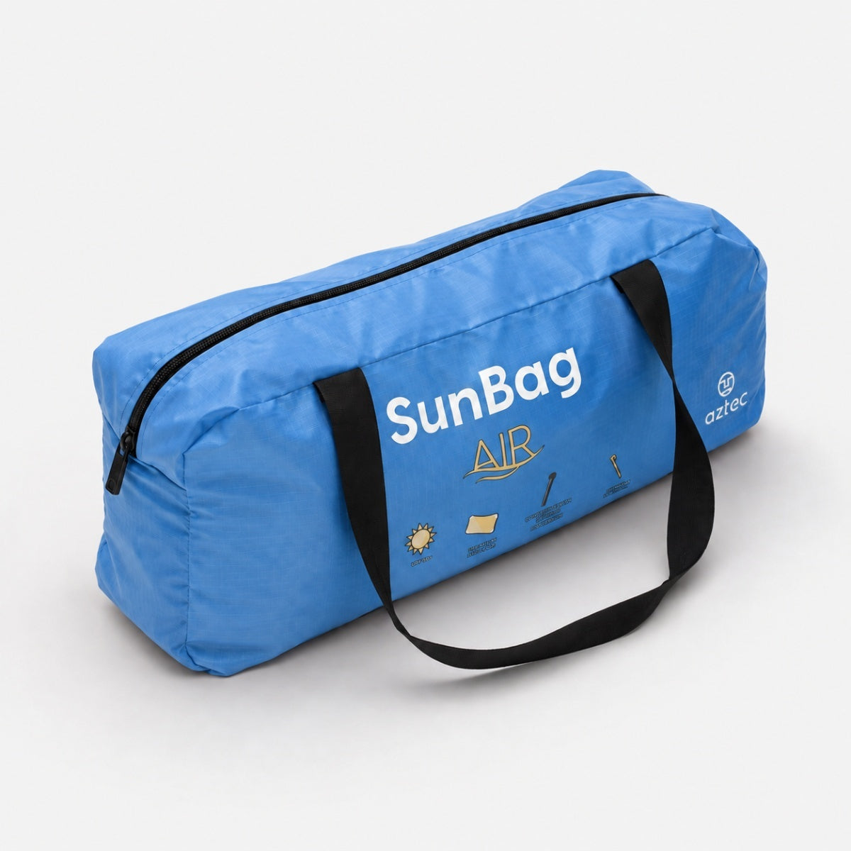 תיק דופל כחול עם הכיתוב “Bundle Sunbag S Air” של המותג Aztec, הכולל ידיות שחורות, רוכסן בחלקו העליון וסמלים קטנים מתחת לכיתוב; אביזר זה של Aztec מוצג על רקע לבן חלק.
